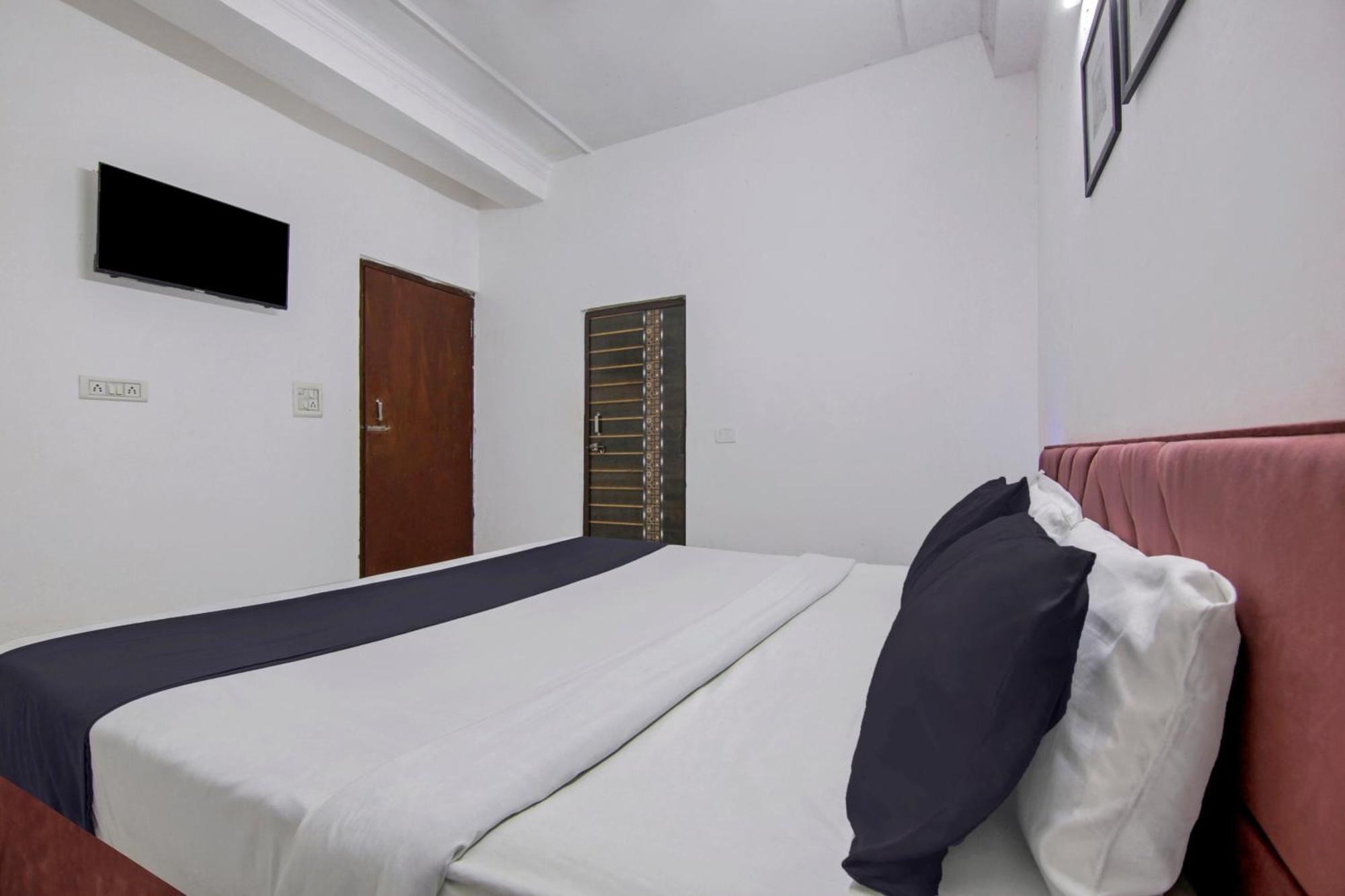 Hotel O Relax Inn Nuova Delhi Esterno foto
